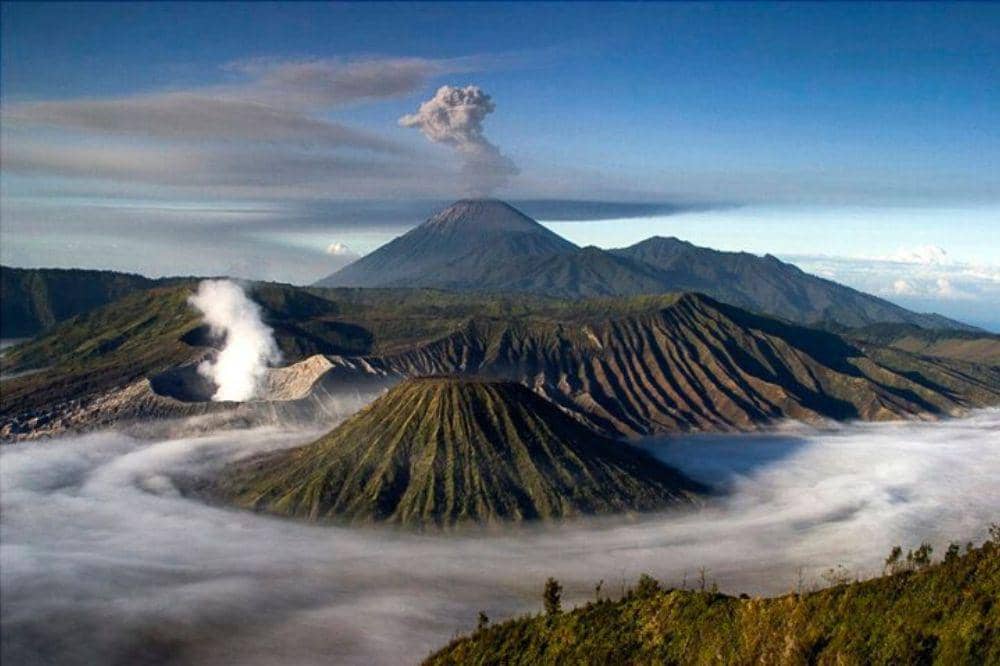 10 Tempat Wisata yang Cocok Dikunjungi Saat Musim Hujan