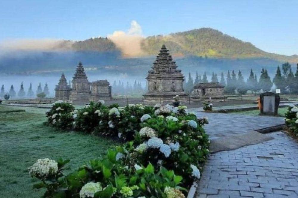 10 Tempat Wisata yang Cocok Dikunjungi Saat Musim Hujan