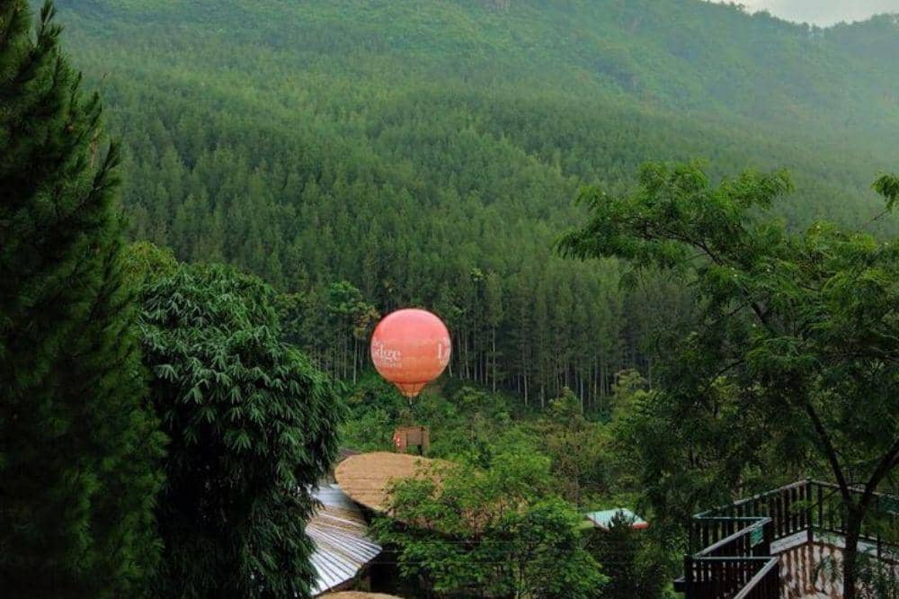 10 Tempat Wisata yang Cocok Dikunjungi Saat Musim Hujan