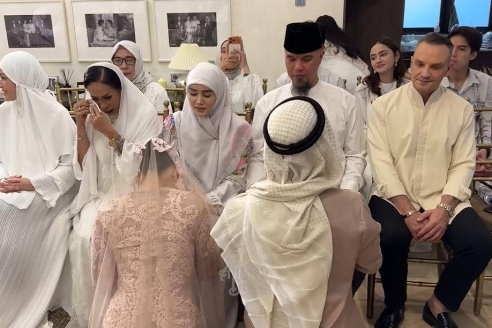 Youtube.com/AHMAD DHANI DALAM BERITA