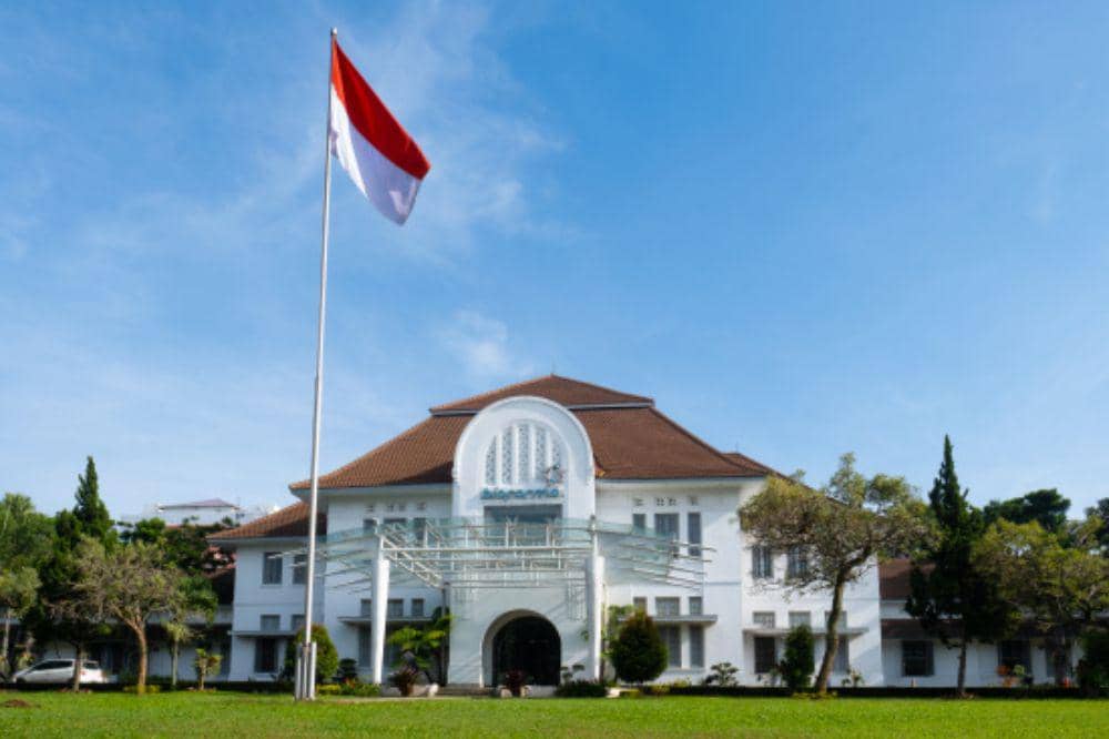 10 Perusahaan Farmasi Terbesar di Indonesia yang Dipercaya Sejak Lama (4).jpg