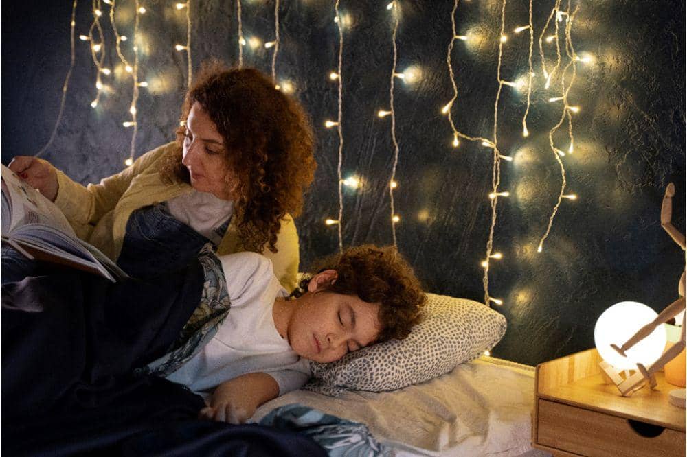 Mama membacakan cerita