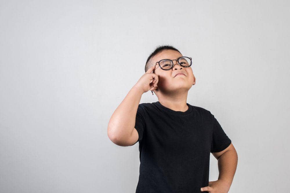 Anak sedang berpikir