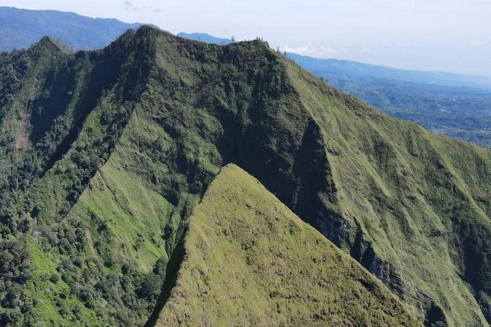 5 Daftar Gunung di Indonesia yang Tidak Boleh Didaki, Ini Alasannya!  (3).jpg