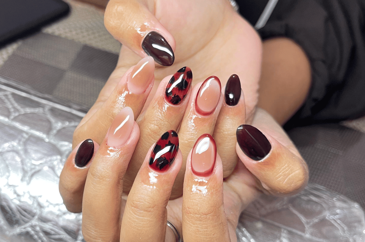 7 Variasi Unik Tren Kuku Warna Cokelat