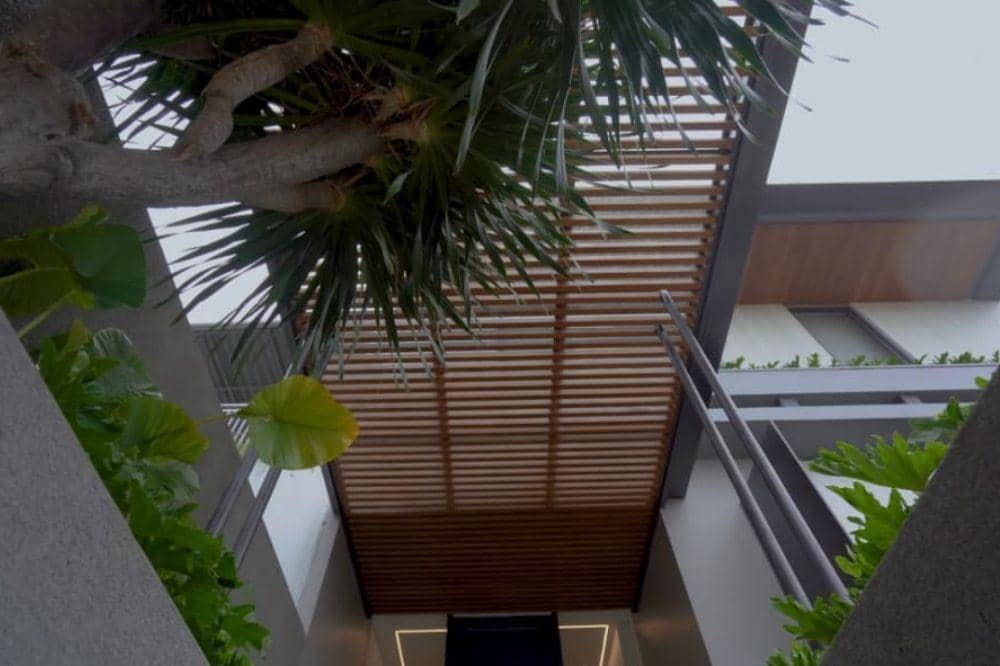 6 Foto Rumah Aura Kasih yang Bernuansa Kayu 1