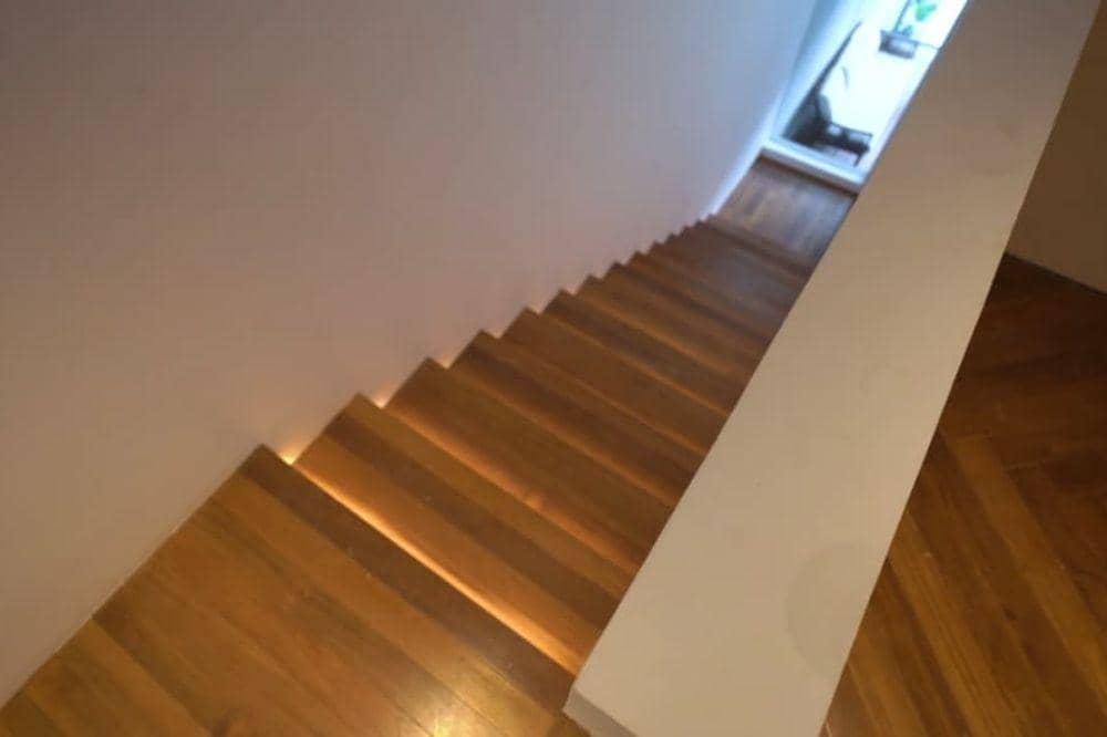 6 Foto Rumah Aura Kasih yang Bernuansa Kayu 2