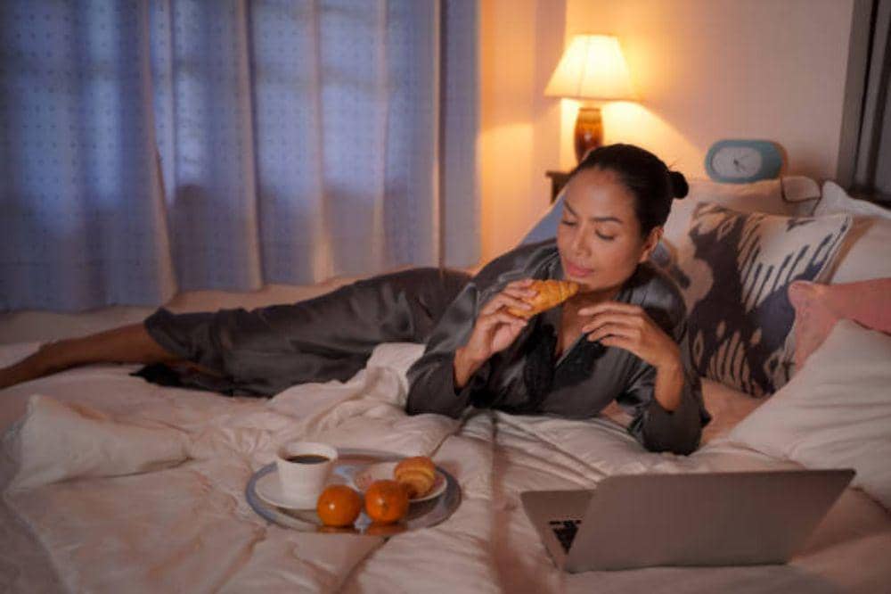 Ternyata Ini Waktu Terbaik untuk Makan Sebelum Tidur