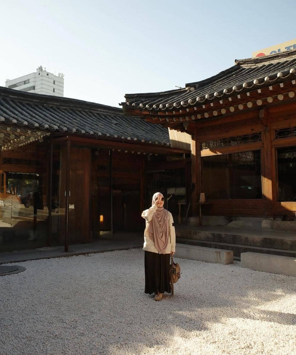 Gaya Natasha Rizky dan Keluarga saat Traveling ke Korea 2.jpg