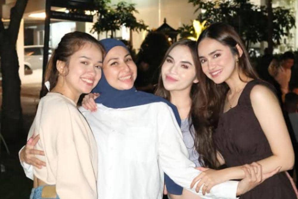 Gaya Geng Mermaid in Love saat Reuni, Tetap Menawan