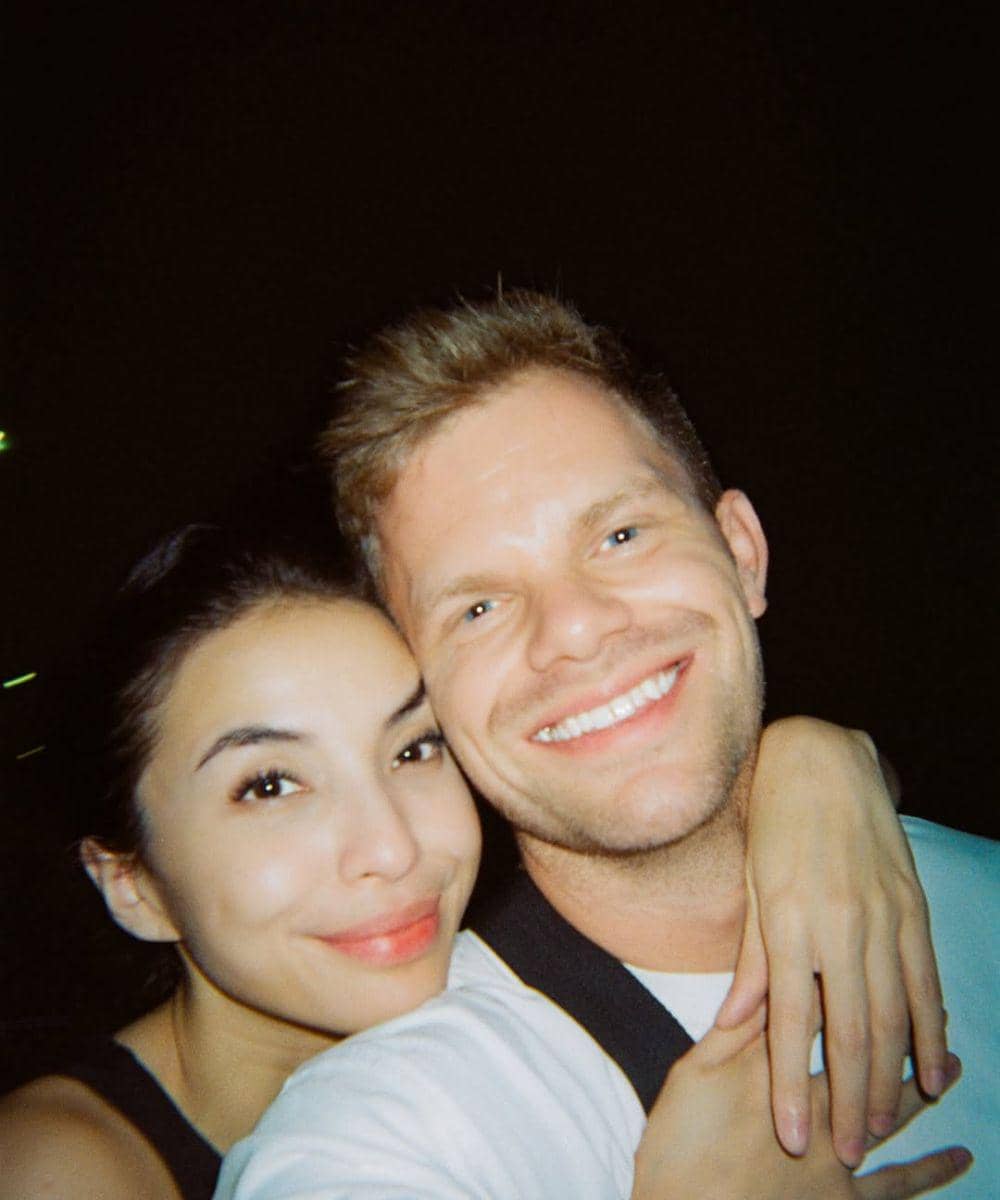 7 Foto Akrab Manohara dengan YouTuber Denmark Kristian Hansen 1