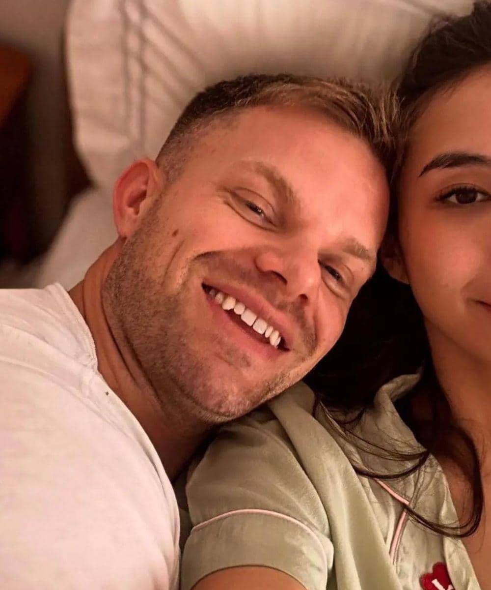 7 Foto Akrab Manohara dengan YouTuber Denmark Kristian Hansen 6