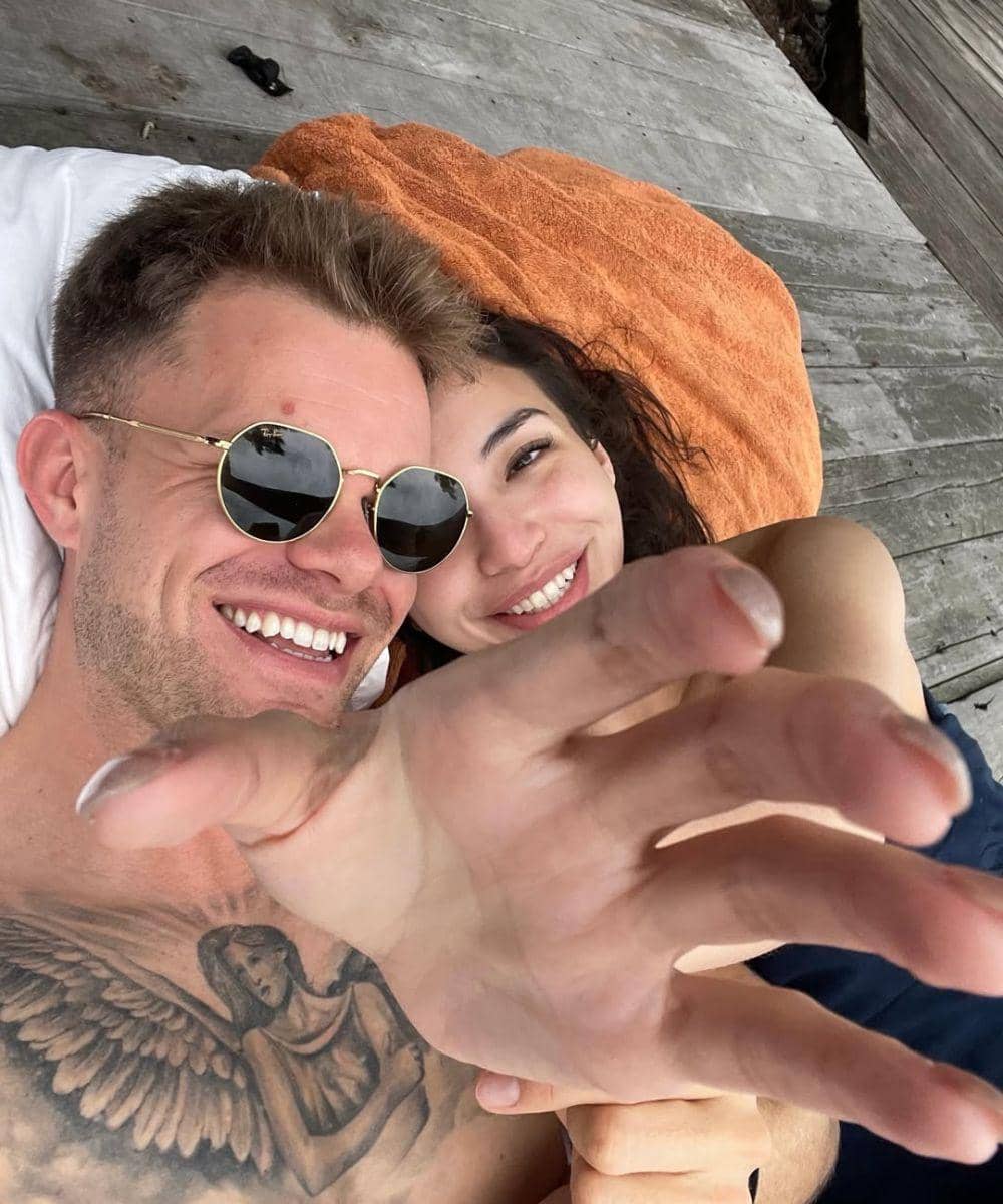 7 Foto Akrab Manohara dengan YouTuber Denmark Kristian Hansen 2