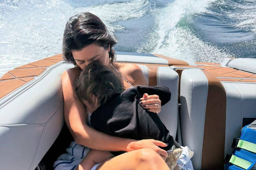 Alasan Kourtney Kardashian tidak memakai deodoran saat menyusui