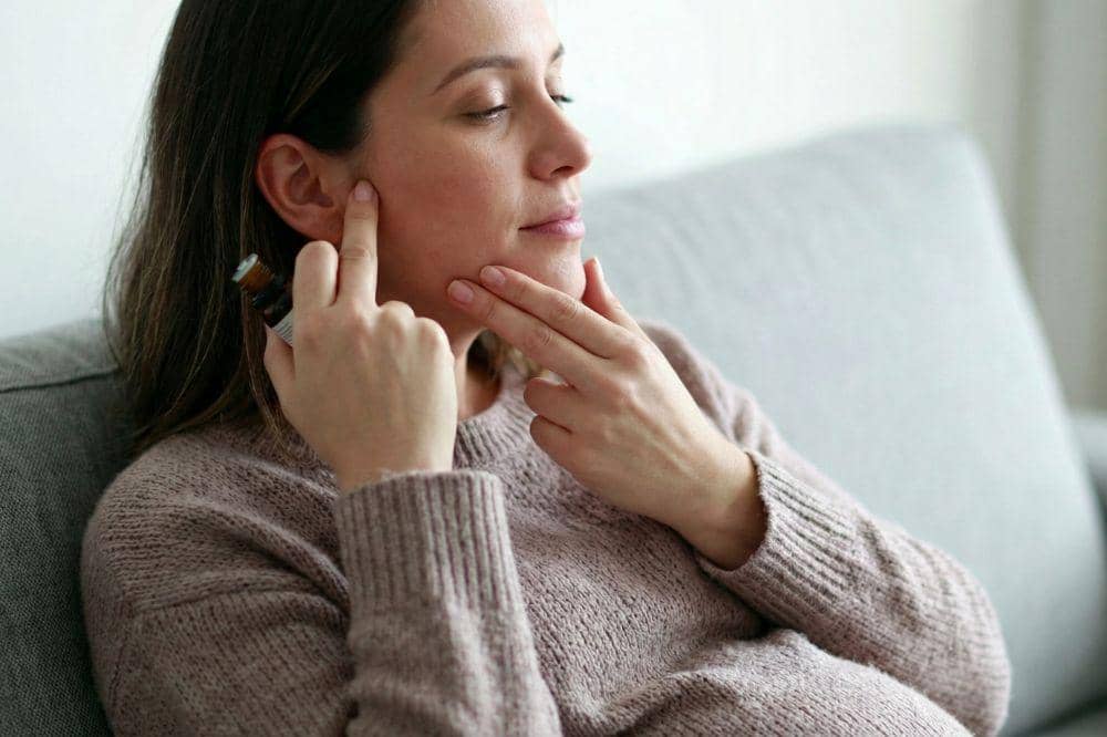 7 Cara Mengatasi Telinga Berdenging saat Hamil Tua 7