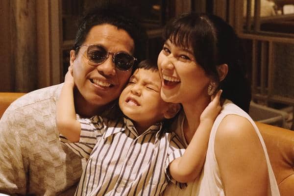 5 Cerita Cinta Arie Kriting di Momen Anniversary Pernikahan