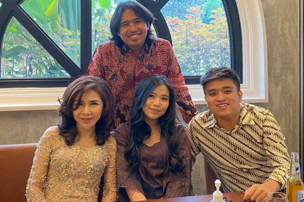 5 Fakta Keluarga Joshua Suherman 4