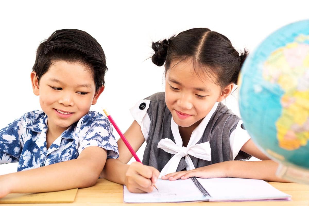 anak bergembira belajar bersama