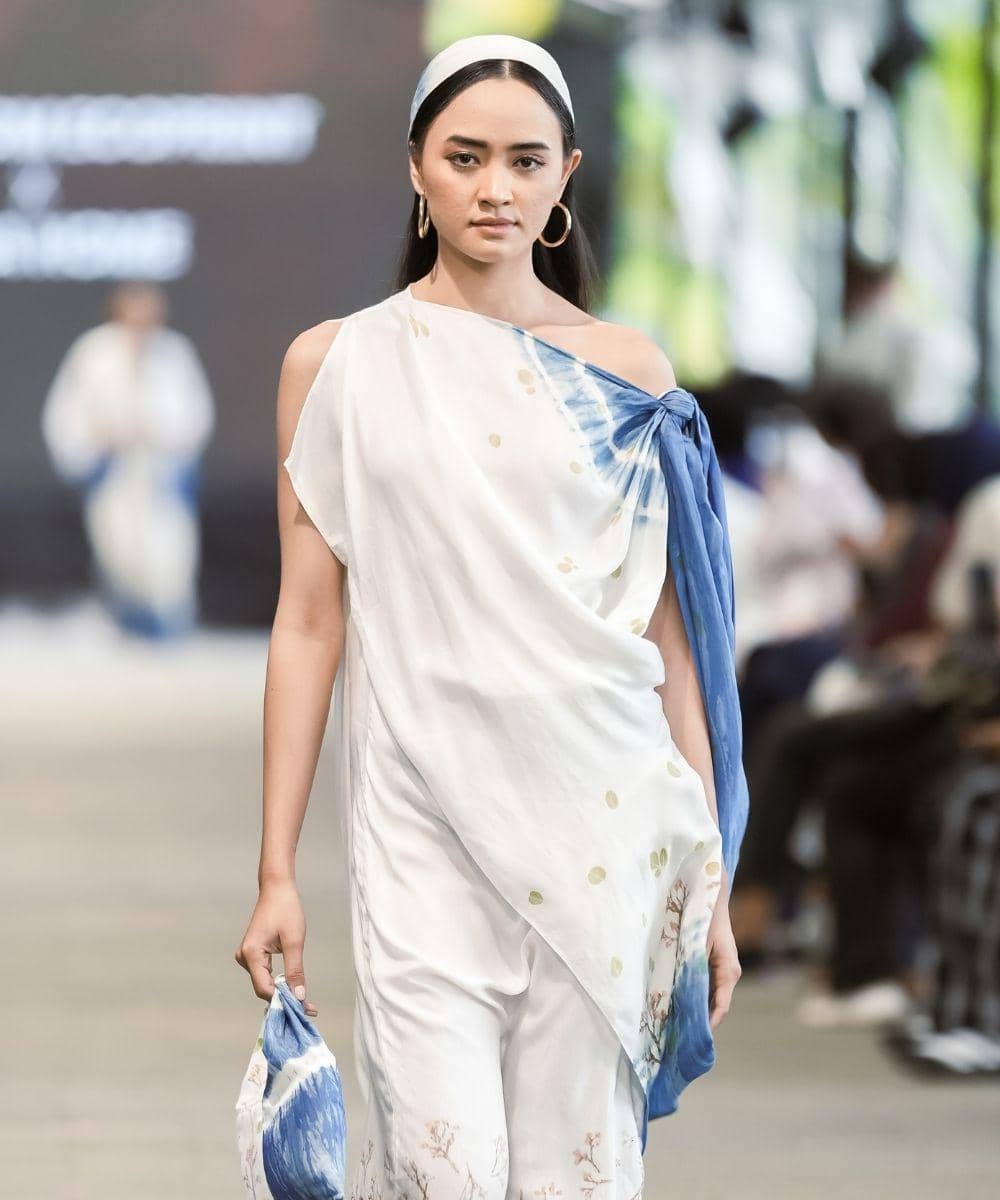 Bali Fashion Trend 2025 Bertema Beyond Beauty di Panggung Mode Global