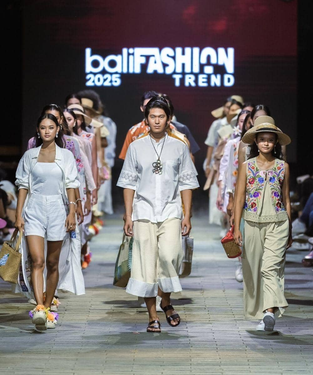 Bali Fashion Trend 2025 Bertema Beyond Beauty di Panggung Mode Global
