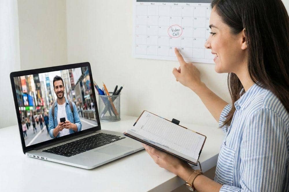 7 Cara Memahami Pasangan yang Sibuk Kerja 1