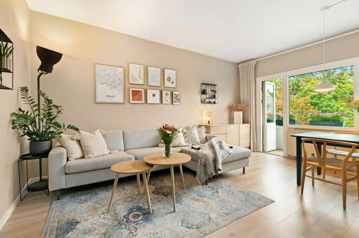 Ruang tamu dengan pencahayaan maksimal