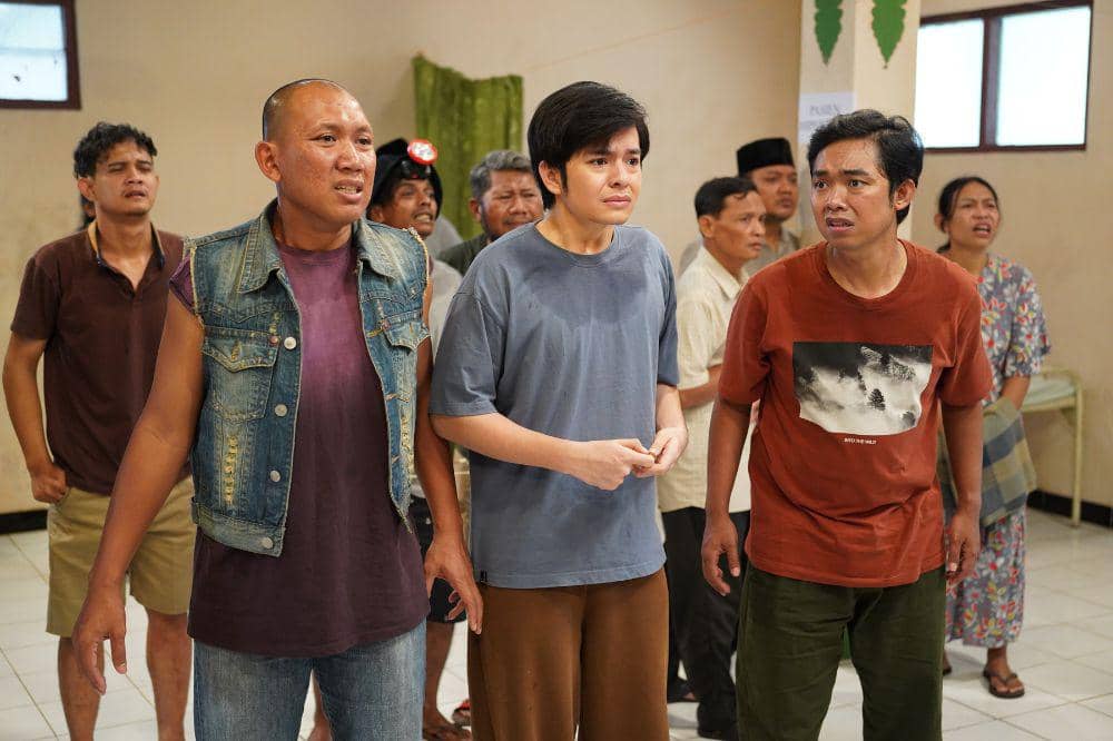Cerita Sederhana Keluarga di Film Sebelum Dijemput Nenek