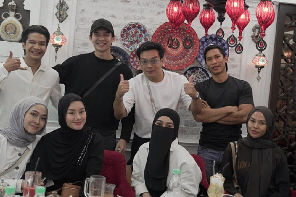 Foto Bareng Ria Ricis, Ini Biodata dan Profil Mikhail Imaan 6.png