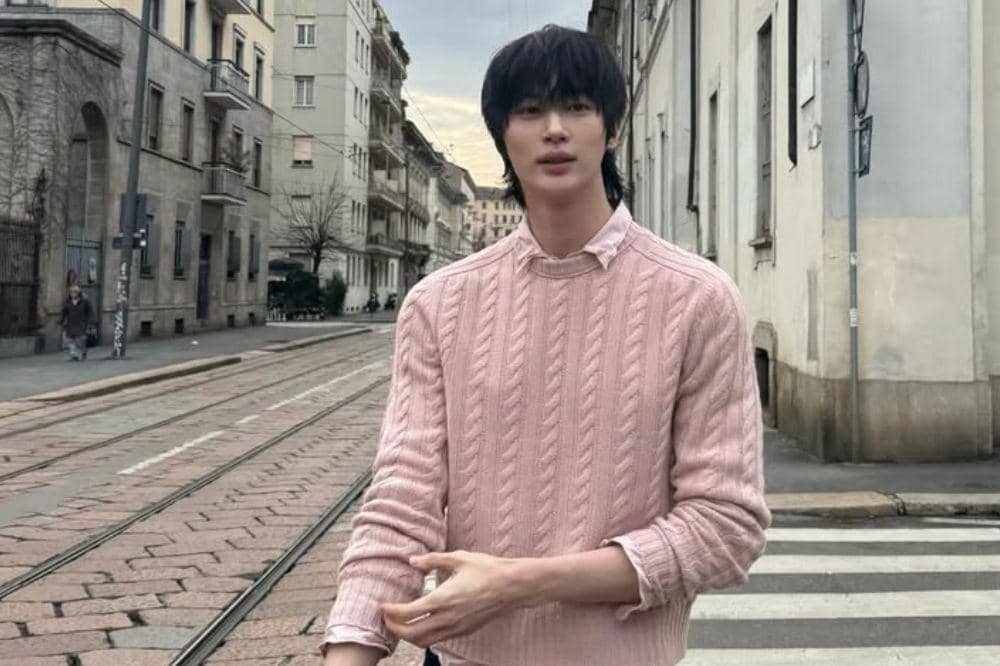 Wooseok mengaku takut dompet jebol karena kepincut koleksi baru prada