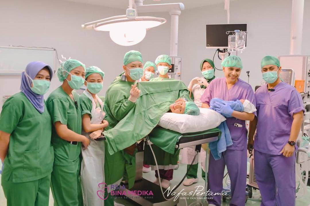 Susan Sameh Melahirkan Anak Pertama 1.jpg