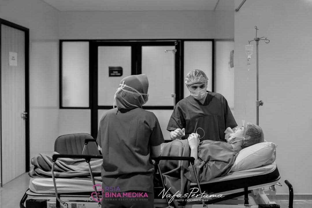 Susan Sameh Melahirkan Anak Pertama 5.jpg