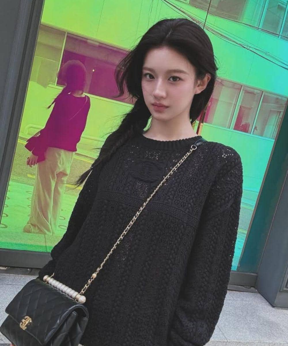 Gaya Youn Jung yang effortless sering tampil cuek 