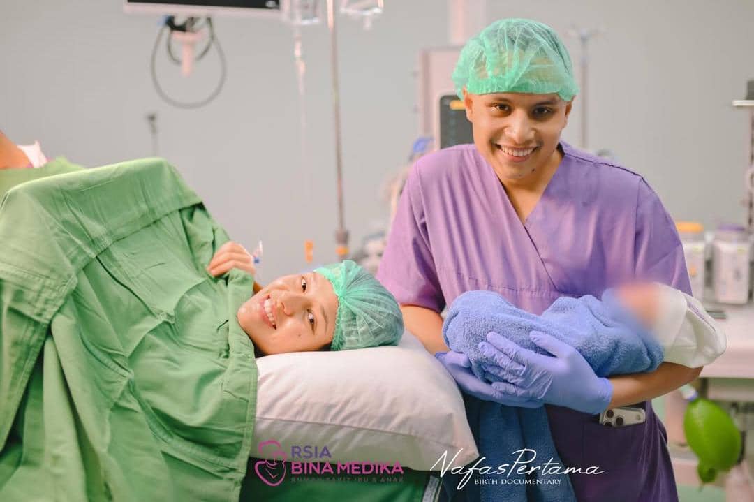 Susan Sameh Melahirkan Anak Pertama 2.jpg