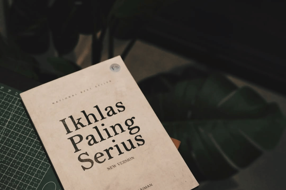 7 Fakta Buku Ikhlas Paling Serius Karya Fajar Sulaiman