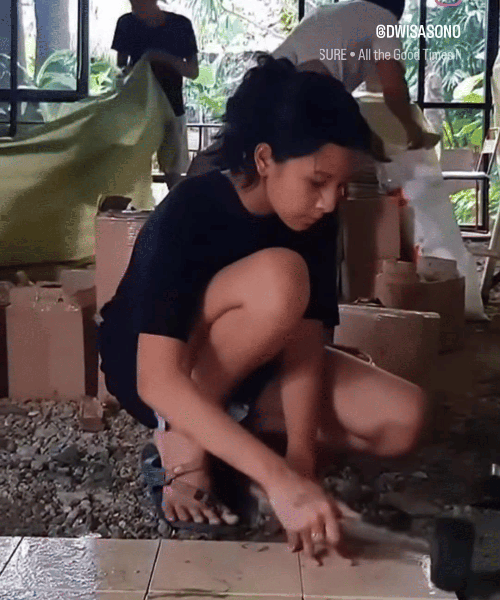 Foto Widuri Jadi Tukang Bantu Dwi Sasono, Bikin Bangga!