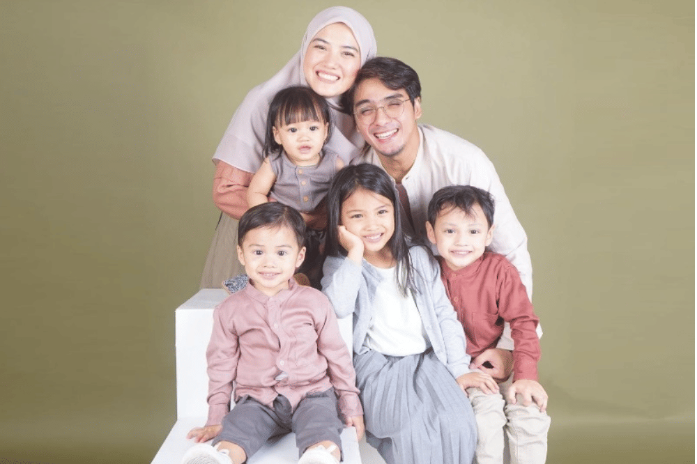 Biodata Keempat Anak Ricky Harun, Kompak dan Harmonis! | Popmama.com