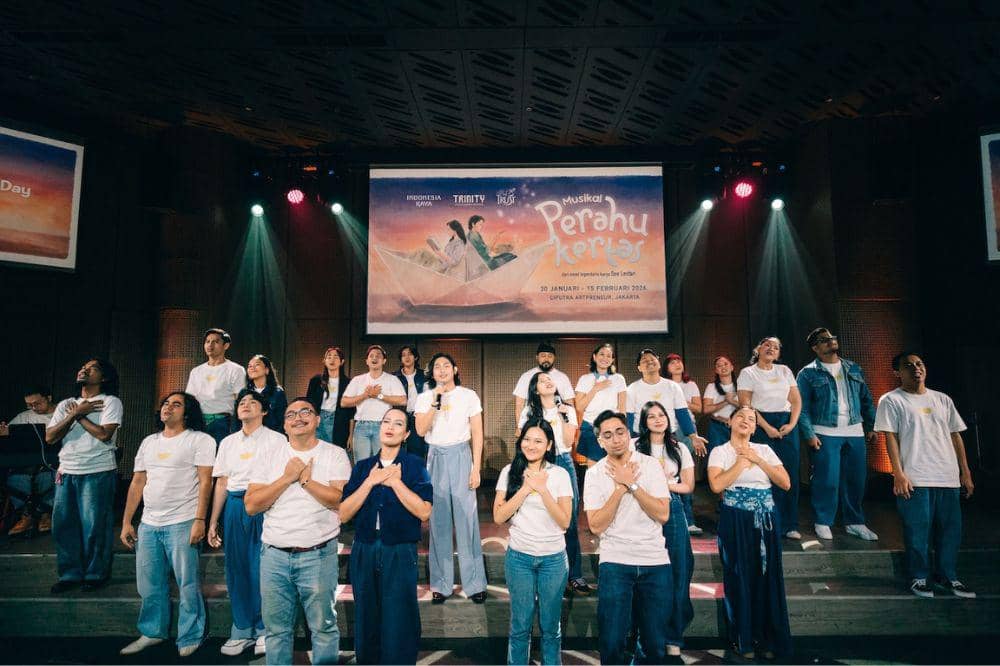 Keberanian menghidupkan lagi mimpi lewat musikal perahu kertas