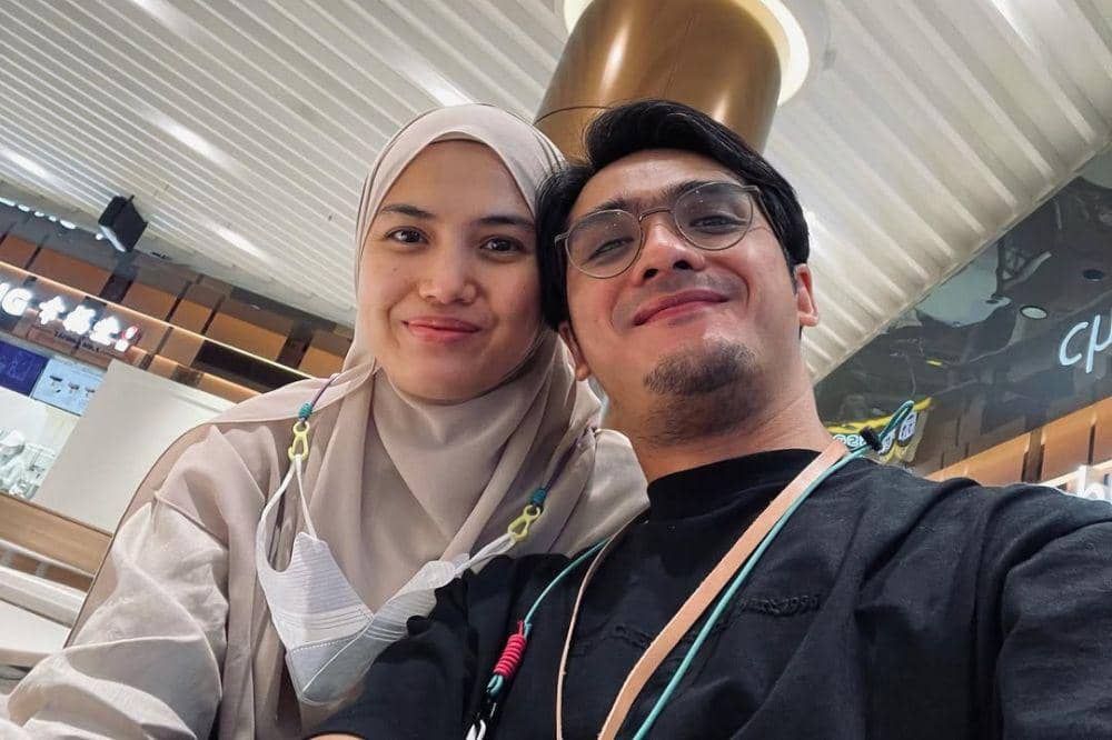 6 Fakta Kisah Cinta Ricky Harun dan Herfiza Novianti COVER