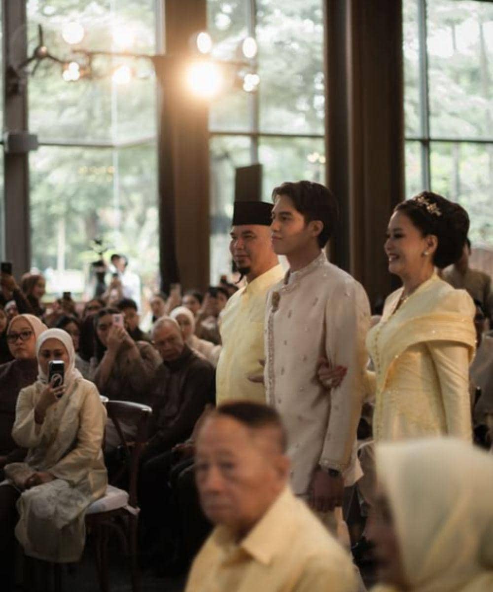 7 Inspirasi Couple Look Lamaran ala El Rumi dan Syifa Hadju