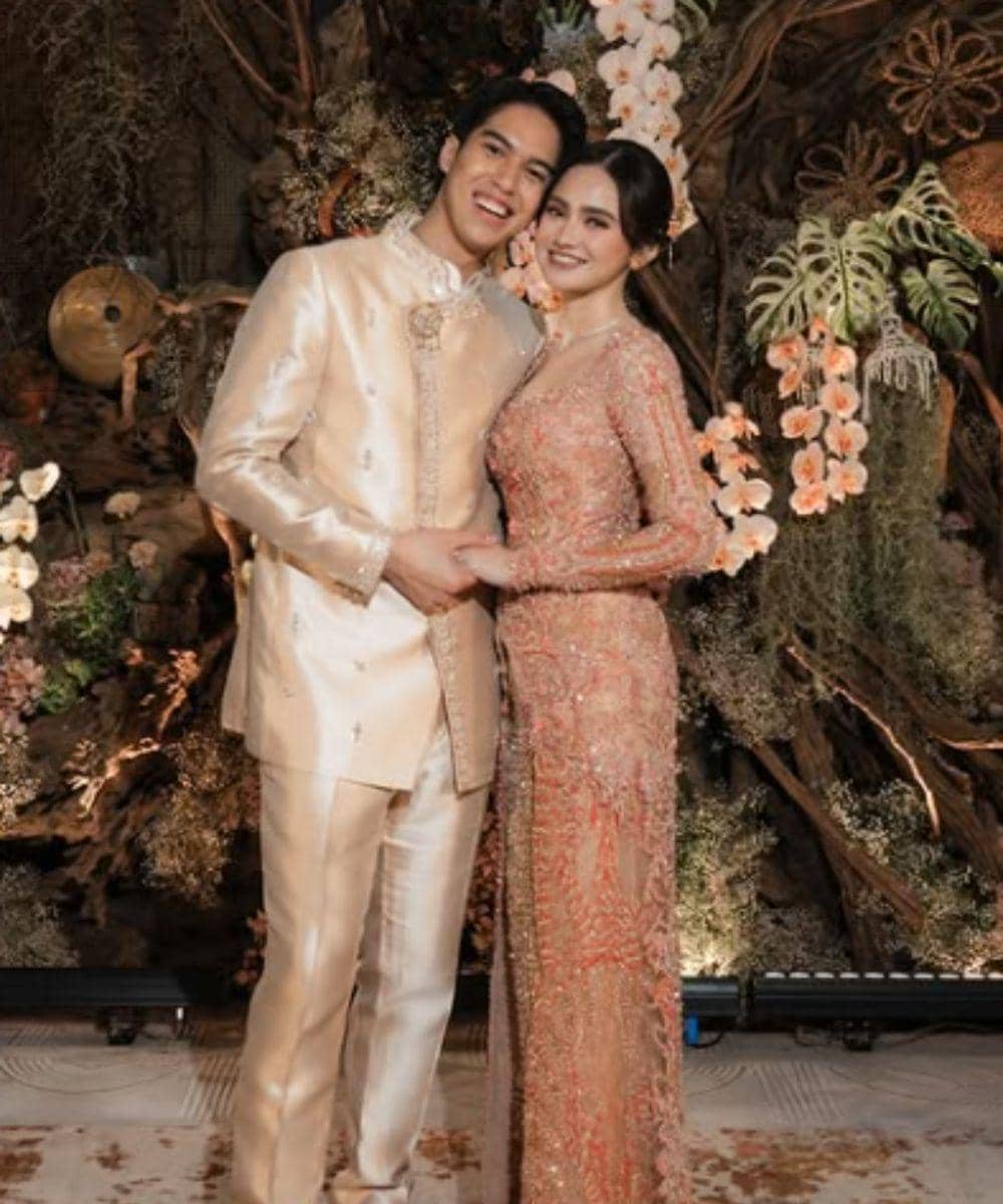 7 Inspirasi Couple Look Lamaran ala El Rumi dan Syifa Hadju