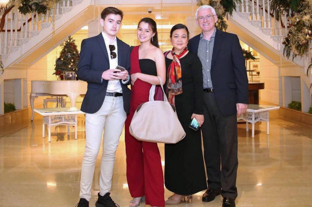 keluarga becky armstrong 1.jpg