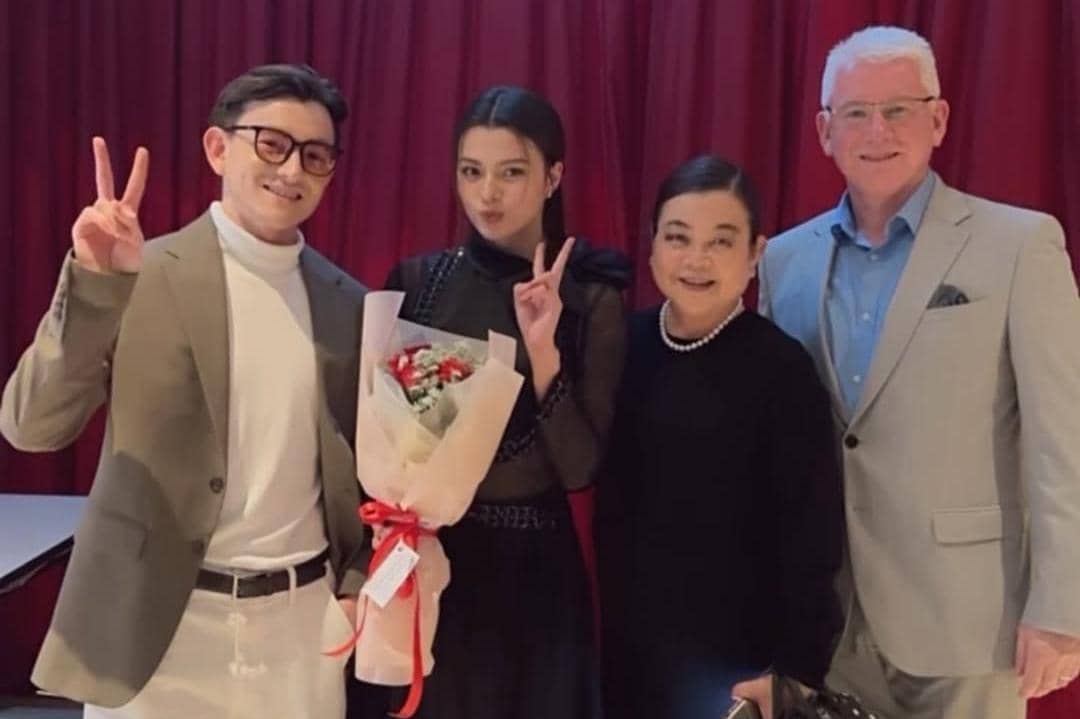 keluarga becky armstrong 3.jpg