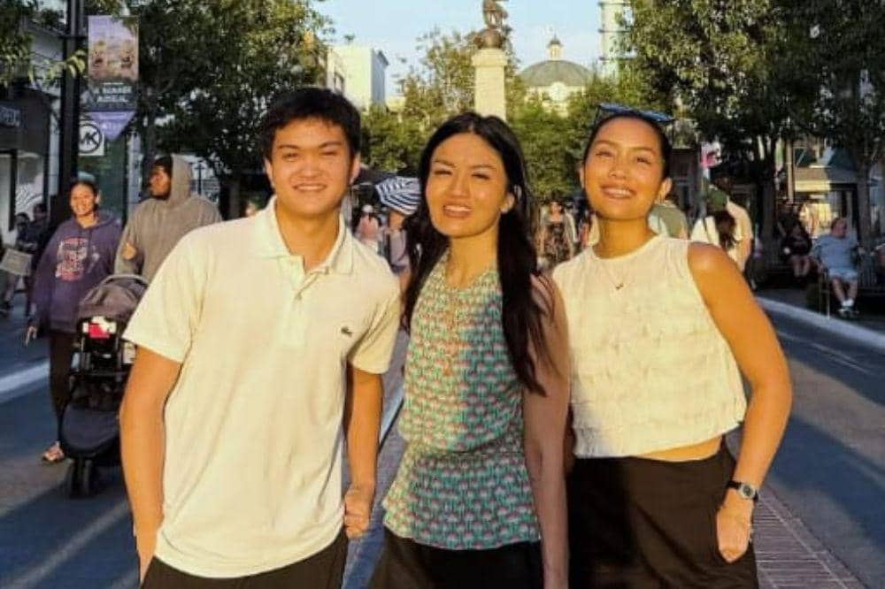 Mama Aprilla dan kedua anaknya