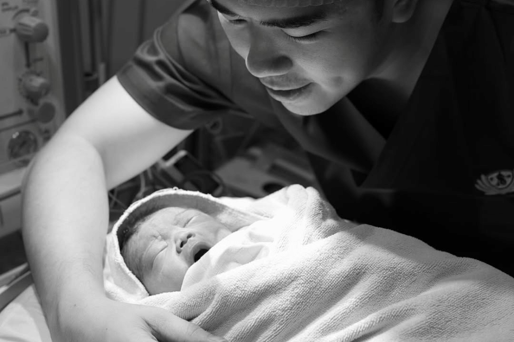 Potret Bahagia Cindy Yuvia eks JKT48 Melahirkan Anak Pertama.png