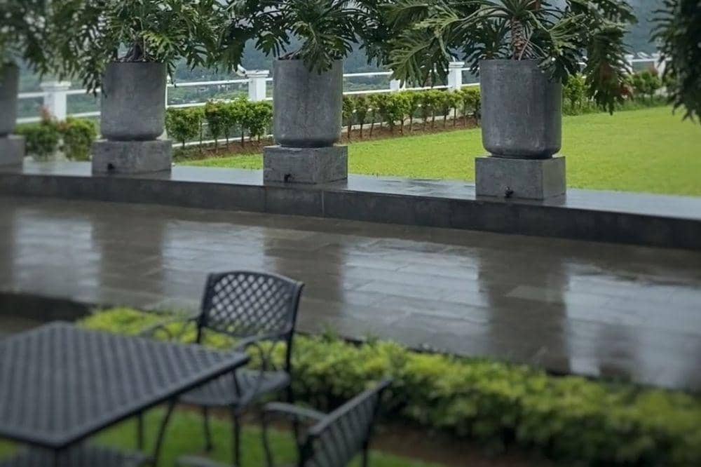 8 Cafe Alam Terdekat di Sentul, Ada Nuansa Sungai yang Sejuk (5).jpg