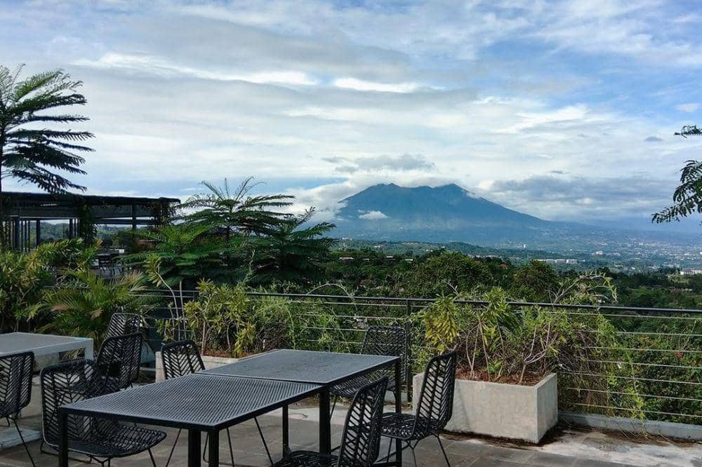 8 Cafe Alam Terdekat di Sentul, Ada Nuansa Sungai yang Sejuk (2).jpg