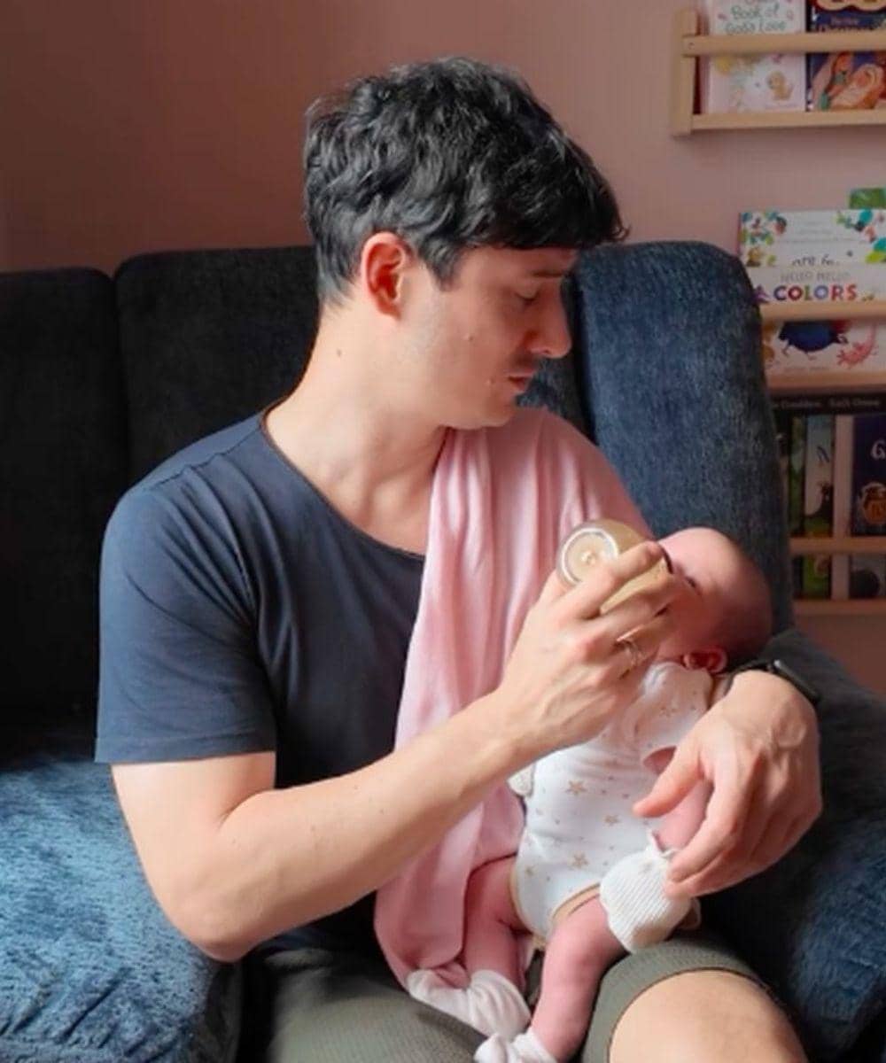 Potret Nino Fernandez saat jadi ayah asi anak pertamanya 