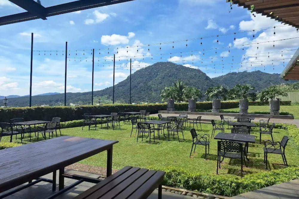 13 Cafe Alam Terdekat di Bogor, Suasananya Adem dan Nyaman (11).jpg