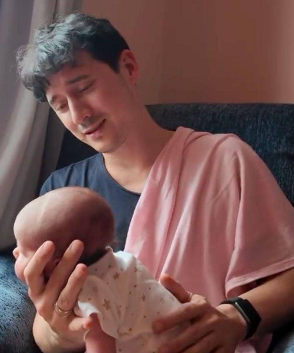 Potret Nino Fernandez saat jadi ayah asi anak pertamanya 