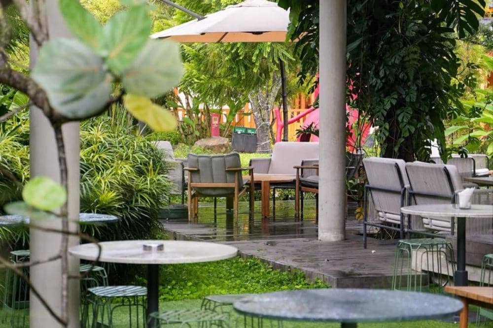 8 Cafe Alam Terdekat di Sentul, Ada Nuansa Sungai yang Sejuk (4).jpg